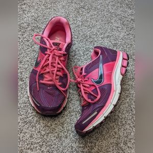 7.5 Women's Nike Fitsole Cushioned Pegasus 28 pink and purple sneakers.